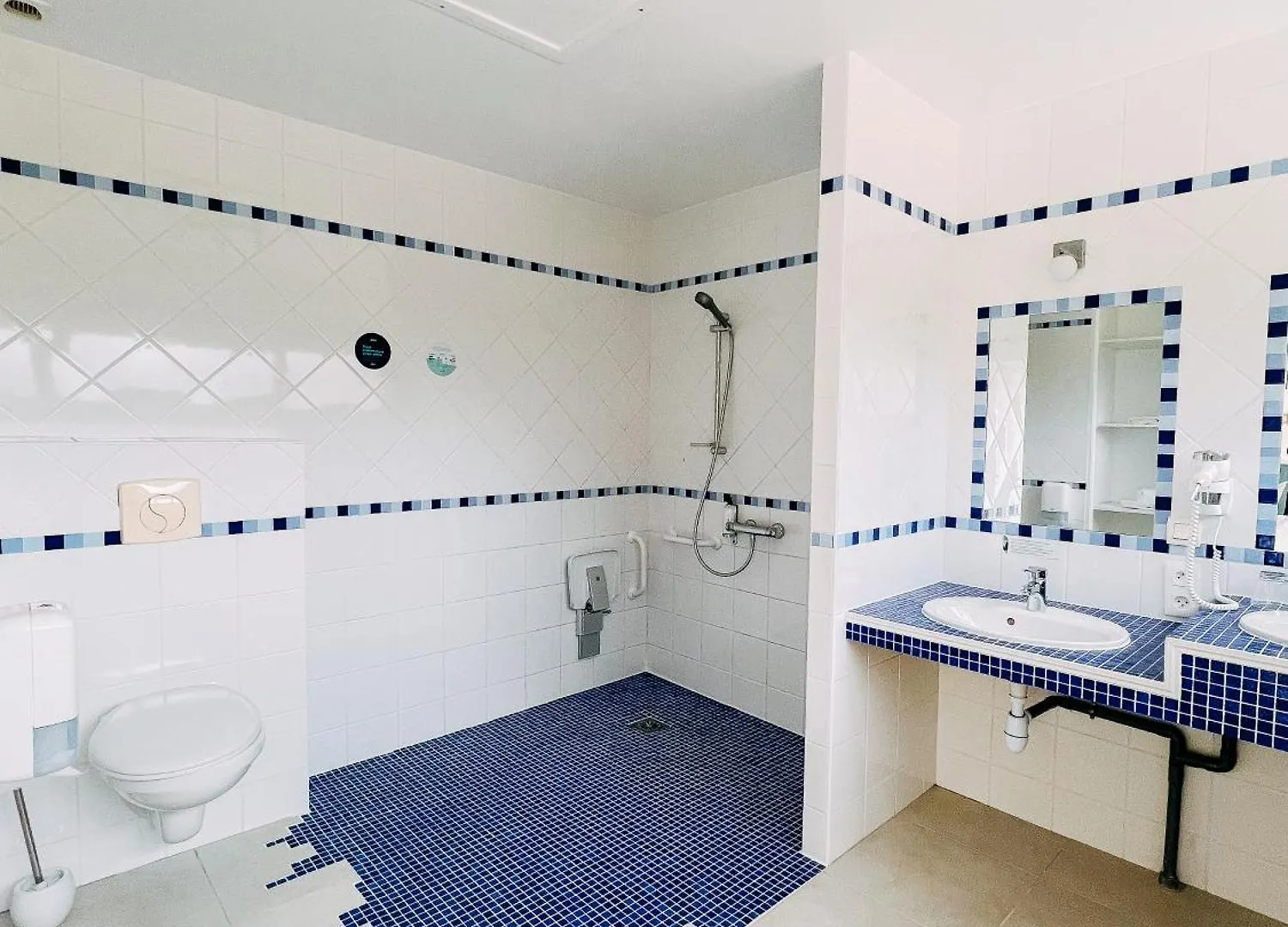 Hotel Les Agapanthes Ploubazlanec 3*,  France