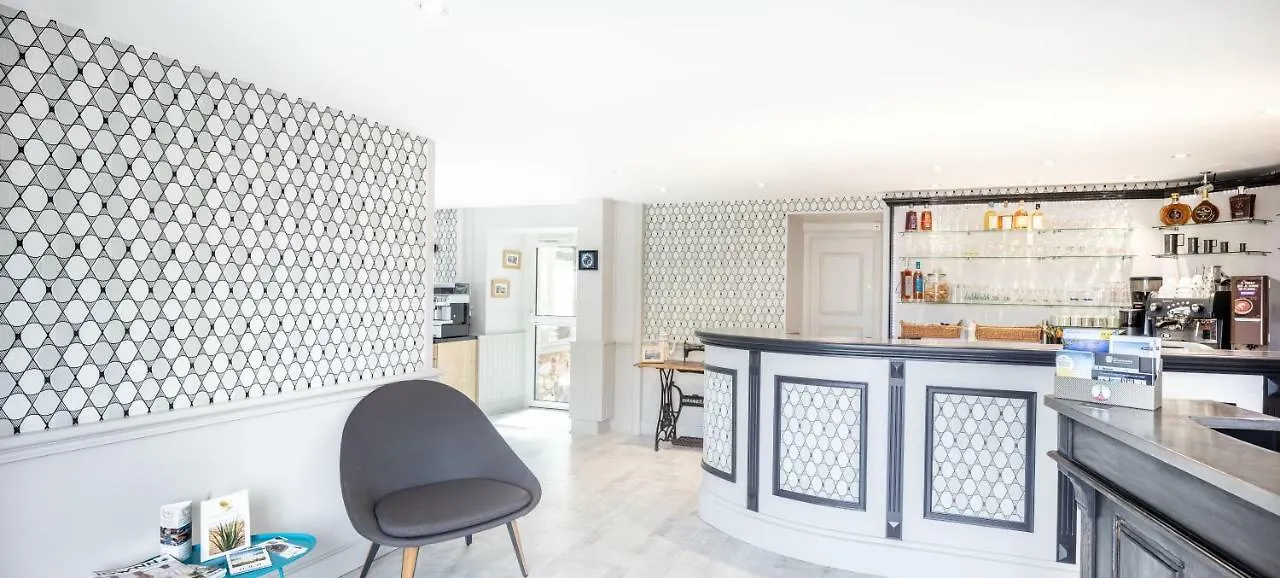 Hotel Les Agapanthes Ploubazlanec 3*,